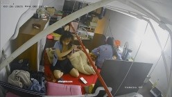 【极品稀缺 ️破解摄像头】极品服务员宿舍日常 ️小姐姐年轻美乳好坚挺 穿搭职业装制服很有气质 距离超近 高清1080P版 截图15