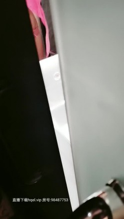小少妇到了宾馆还害羞摸都不让摸，偷看她洗澡进去就玩她奶子，半推半就直接无套插入，压在身下暴力抽插呻吟 截图4