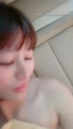 【跟老婆闺蜜偷情】乡间小路上，一堆野鸳鸯车震，撒尿舌吻，紧张刺激，快活似神仙无套内射 截图16