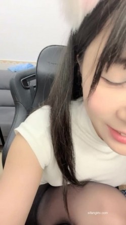 校花系~【京鱼儿】19岁童颜巨乳~女仆学生制服~道具自慰~流！高颜值，户外漏奶子，菊花还挺不错！ 截图15