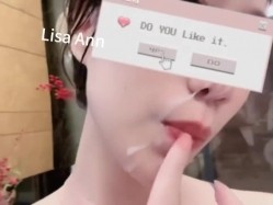 顶级性感尤物女神【LisaAnn】群P淫乱盛宴，绿帽老公带小母狗娇妻体验多跟肉棒的快感 被干的哭腔呻吟 极度淫骚 截图7