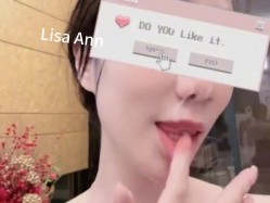顶级性感尤物女神【LisaAnn】群P淫乱盛宴，绿帽老公带小母狗娇妻体验多跟肉棒的快感 被干的哭腔呻吟 极度淫骚 截图15