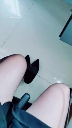 【漂亮女老师】川大24岁英语老师~上课大黑牛狂喷水~1举2得~！~学位证大胆亮出来，985就是厉害 截图2