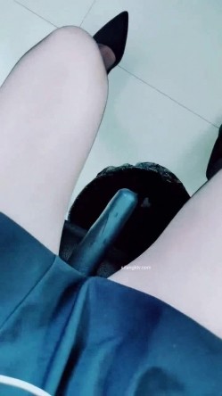 【漂亮女老师】川大24岁英语老师~上课大黑牛狂喷水~1举2得~！~学位证大胆亮出来，985就是厉害 截图16