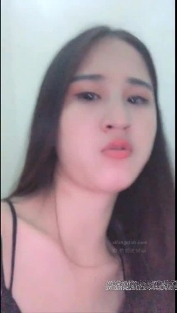 高颜值网红奶茶妹辞去工作后和几个男性朋友一起吃完饭到酒店3P,还说不能同时被3个人一起干,胸大性感.国语! 截图3
