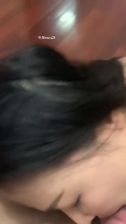 喜欢这样的身材吗？来个哥们一起弄她，这大奶子谁看谁不迷煳？展示一下东北大妞的大屁股，被无套了！ 截图14