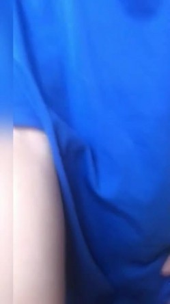 嫂子你真美，嫂子你真浪，女上位风骚地摇摆，还笑着问问咧：‘爽不爽’，‘要得’！ 截图2