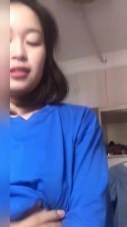 嫂子你真美，嫂子你真浪，女上位风骚地摇摆，还笑着问问咧：‘爽不爽’，‘要得’！ 截图4