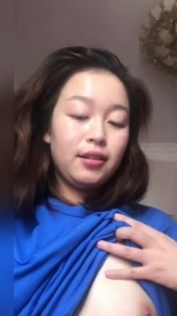 嫂子你真美，嫂子你真浪，女上位风骚地摇摆，还笑着问问咧：‘爽不爽’，‘要得’！ 截图5