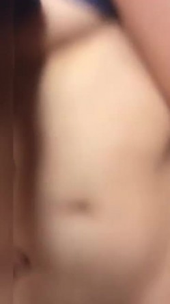 嫂子你真美，嫂子你真浪，女上位风骚地摇摆，还笑着问问咧：‘爽不爽’，‘要得’！ 截图13