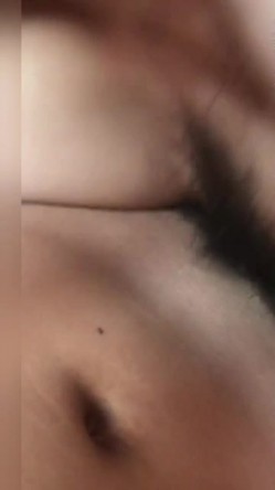 嫂子你真美，嫂子你真浪，女上位风骚地摇摆，还笑着问问咧：‘爽不爽’，‘要得’！ 截图15