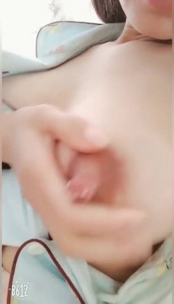【重磅推荐】最新价值500国产孕妇奶妈群流出私拍集 骚气漂亮奶妈们的各式挤奶自慰 截图4