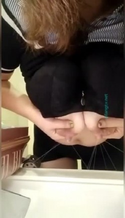 【重磅推荐】最新价值500国产孕妇奶妈群流出私拍集 骚气漂亮奶妈们的各式挤奶自慰 截图14