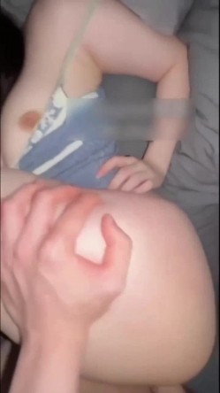 这么清纯的妹子，居然能插出那么多的白浆，鸡巴都插白了，还给无套内射，这种到底是谁在谈 截图15