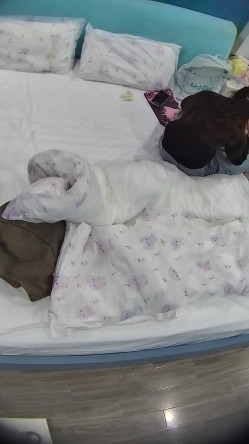 酒店高清偷拍眼镜御姐范眼镜白领姐姐下班幽会胖领导勤快的铺好床单洗香香后被操两次 截图2