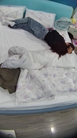 酒店高清偷拍眼镜御姐范眼镜白领姐姐下班幽会胖领导勤快的铺好床单洗香香后被操两次 截图8