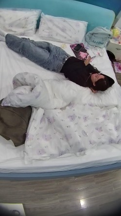 酒店高清偷拍眼镜御姐范眼镜白领姐姐下班幽会胖领导勤快的铺好床单洗香香后被操两次 截图10