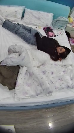 酒店高清偷拍眼镜御姐范眼镜白领姐姐下班幽会胖领导勤快的铺好床单洗香香后被操两次 截图15
