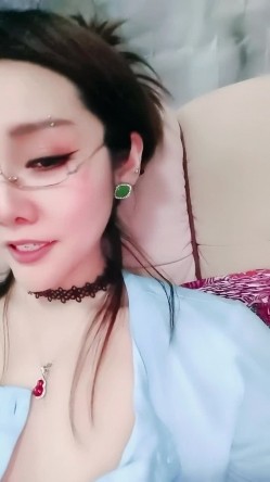 【戴眼镜的老师】淫荡三女 狂约技师 争着吃鸡吧 无套啪啪 骑乘吃奶 内射 口爆 截图6