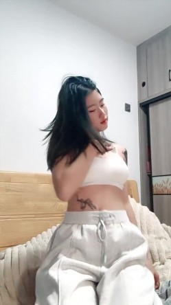 爆乳校花 首次被干【憨宝宝】男友搞完 又约大哥搞 自慰啪啪 逼毛浓厚好性感 爽的很 截图5