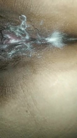 家庭3P，这逼黑的真实，看着都过瘾，’哎呦，宝贝，这么多沫沫，我的乖乖‘，极品吗，白浆淫乱！ 截图16