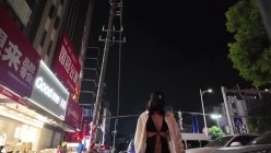深夜出门吃夜宵，【cikaimoonLiWaynix】城市露出，被路人拿手机拍摄，大叔们看傻眼了，刺激 截图7
