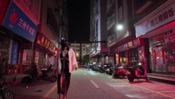 深夜出门吃夜宵，【cikaimoonLiWaynix】城市露出，被路人拿手机拍摄，大叔们看傻眼了，刺激 截图9