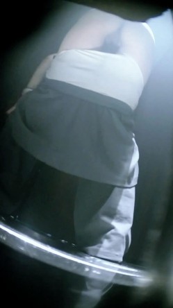 新系列夜总会酒吧女厕后拍各种黑丝高跟 美女如云13号美女的尿尿热气升腾仙气飘飘 截图2