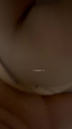 重金5W人民币包月，【蔓蔓苏】，性感御姐，白天闹市街头车震，家中阳台黑丝露出，各种玩弄劲爆！ 截图7