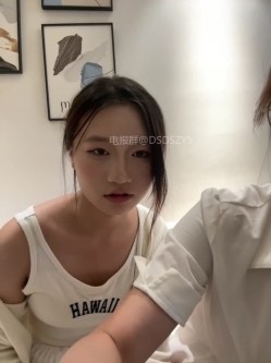 ️清纯主播【202509yoyo】表姐带着表妹下海直播、在线教口活、练习做爱姿势 截图4