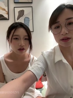 ️清纯主播【202509yoyo】表姐带着表妹下海直播、在线教口活、练习做爱姿势 截图7