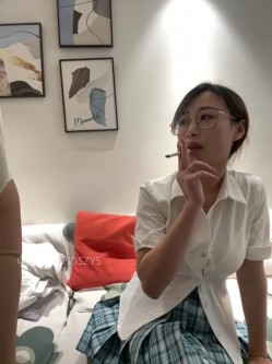 ️清纯主播【202509yoyo】表姐带着表妹下海直播、在线教口活、练习做爱姿势 截图15