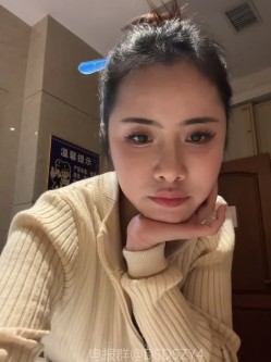 ️逆天户外主播【qingqing-ss】高颜值长腿丝袜、公园、商场餐厅大胆当着路人面裸露自慰 截图6