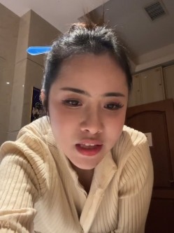 ️逆天户外主播【qingqing-ss】高颜值长腿丝袜、公园、商场餐厅大胆当着路人面裸露自慰 截图8