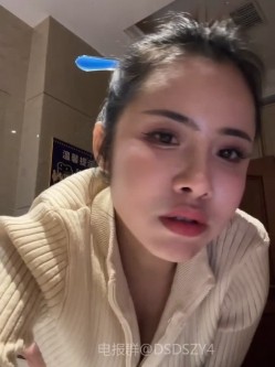 ️逆天户外主播【qingqing-ss】高颜值长腿丝袜、公园、商场餐厅大胆当着路人面裸露自慰 截图10