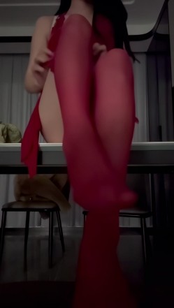 抖音骚逼少妇【璐璐本璐（是小葵呀）】车里发情掰逼展示，高跟丝袜放尿，榨精小鲜肉，粉丝收藏版 截图3