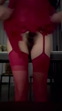 抖音骚逼少妇【璐璐本璐（是小葵呀）】车里发情掰逼展示，高跟丝袜放尿，榨精小鲜肉，粉丝收藏版 截图6