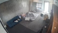 黑客破解家庭网络摄像头偷拍住毛坯房的年轻情侣疯狂做爱有时一天做爱几次 截图2