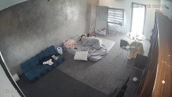 黑客破解家庭网络摄像头偷拍住毛坯房的年轻情侣疯狂做爱有时一天做爱几次 截图6