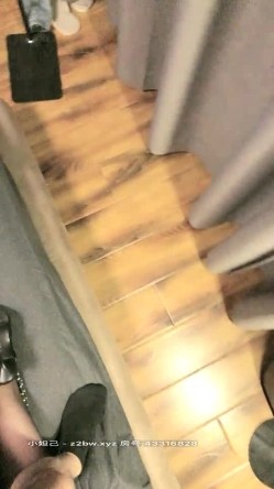 黑丝制服美乳网红【大叔给我一点酸奶喝】约操牛仔裤粉丝无套啪啪 扛腿猛烈抽插 口爆吞精裹射 感官超刺激 截图5
