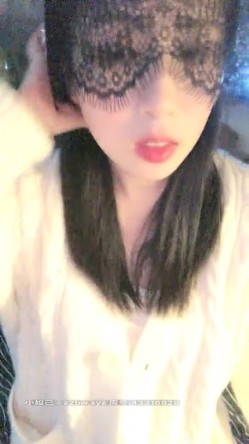 黑丝制服美乳网红【大叔给我一点酸奶喝】约操牛仔裤粉丝无套啪啪 扛腿猛烈抽插 口爆吞精裹射 感官超刺激 截图15