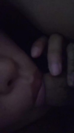 《重磅 隐私曝光》渣男分手后报复流出~徐州学生妹小赵与校男友不雅露脸自拍~毒龙肛交SM野战教室口交~挺好的妹子被调教狠反差 截图1