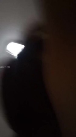 《重磅 隐私曝光》渣男分手后报复流出~徐州学生妹小赵与校男友不雅露脸自拍~毒龙肛交SM野战教室口交~挺好的妹子被调教狠反差 截图4
