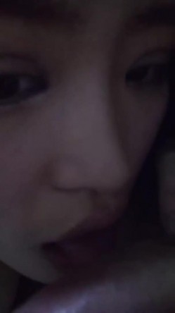 《重磅 隐私曝光》渣男分手后报复流出~徐州学生妹小赵与校男友不雅露脸自拍~毒龙肛交SM野战教室口交~挺好的妹子被调教狠反差 截图10
