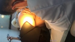 国内医院偷拍女性检查身体-黑丝袜兔绒大衣富家太太,第一次把私处给男医生看,紧张的把护栏紧紧抓着 截图3