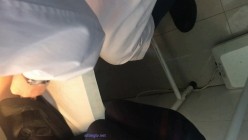 国内医院偷拍女性检查身体-黑丝袜兔绒大衣富家太太,第一次把私处给男医生看,紧张的把护栏紧紧抓着 截图7