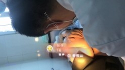 国内医院偷拍女性检查身体-黑丝袜兔绒大衣富家太太,第一次把私处给男医生看,紧张的把护栏紧紧抓着 截图12