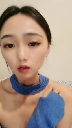 露脸新人妹子双手搓胸，挤挤奶子特写蝴蝶逼，不停的按摩阴蒂小小粉蝴蝶 截图4