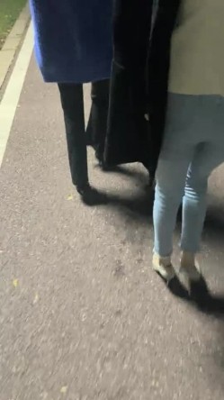 初恋的香味 18岁极品颜值大学生和男友野外公厕打野战室内已经不够刺激了 截图1