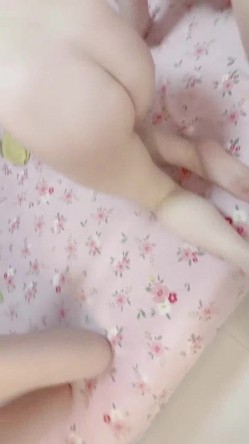极品坦克多位大奶子少妇【美女团】和炮友玩双飞轮战 唯一的男主要被榨干了 截图1